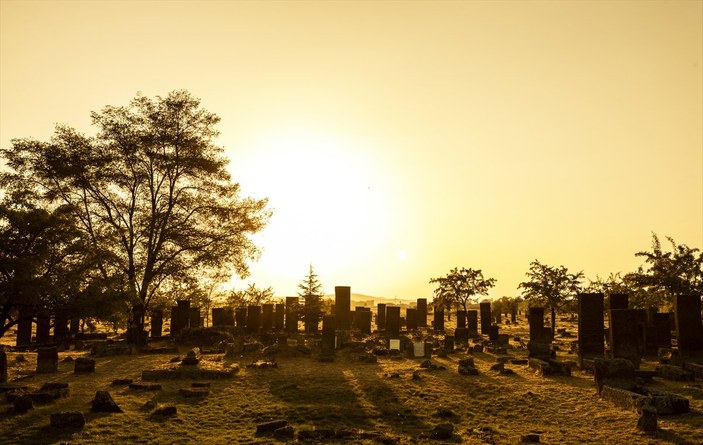 Selçuklu Meydan Mezarlığı, tarihe ışık tutuyor