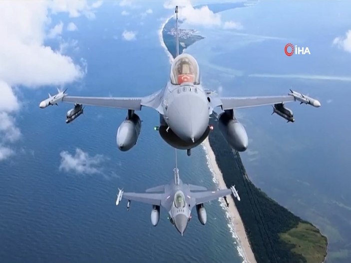 Türk F-16'ları Polonya semalarında