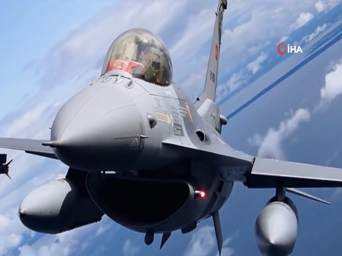 Türk F-16'ları Polonya semalarında