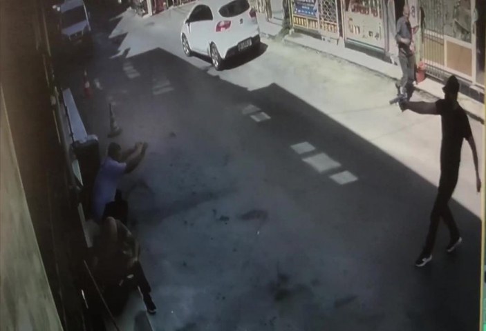 Bursa'da tartıştığı kişi tarafından dükkanında vuruldu