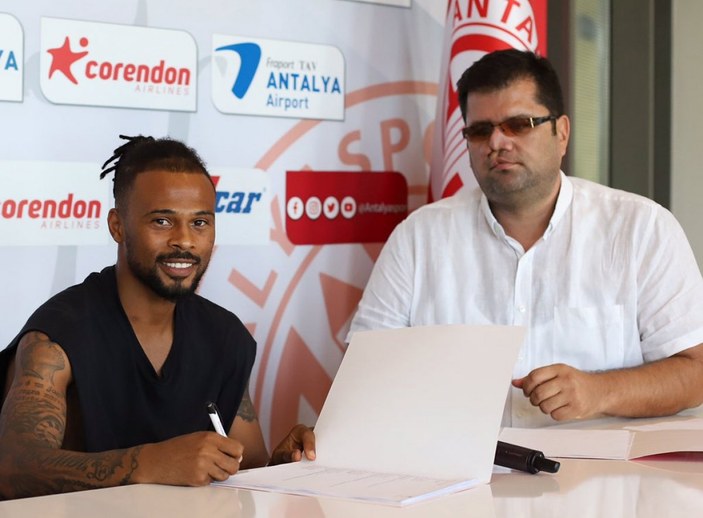 Antalyaspor, Fredy ile 3+1 yıllık sözleşme yeniledi