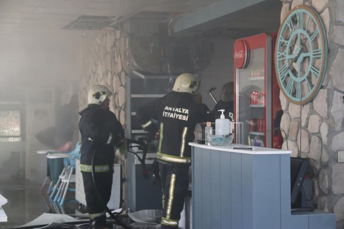 Antalya'daki balık restoranının bacası yandı