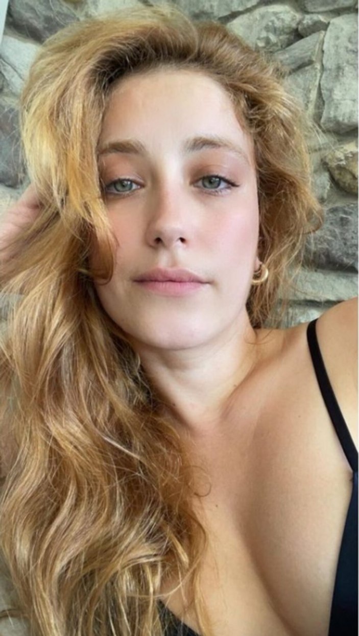 Hazal Kaya bambaşka biri oldu! Yeni saç stilini görenlerin gözü eski Hazal'ı aradı..