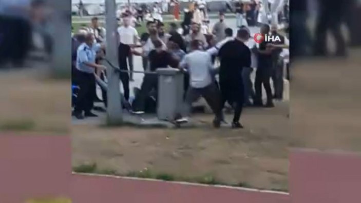 Avcılar sahilinde taşlı sopalı laf atma kavgası
