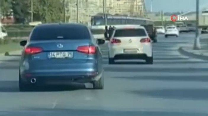 İstanbul’da sürücüler hem tartıştı hem makas attı