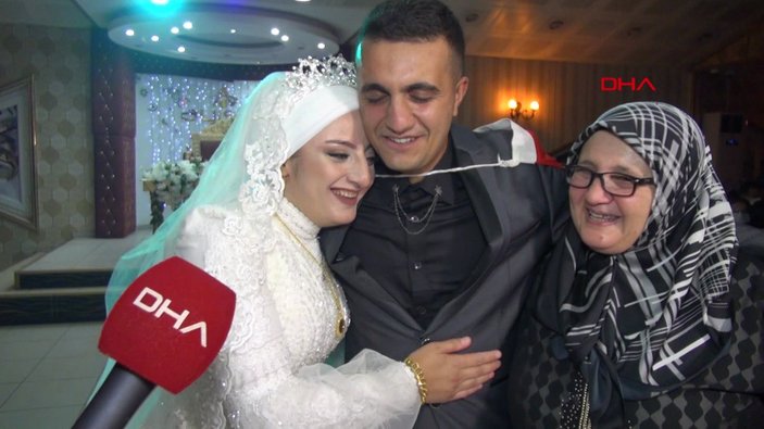 Erzurum’da, asker kardeş ablasının düğününe gelerek sürpriz yaptı