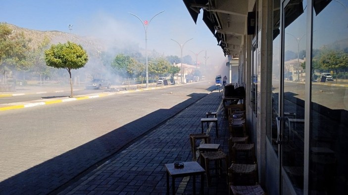 Diyarbakır'da elektrik dağıtım ekibi engellenmeye çalışıldı