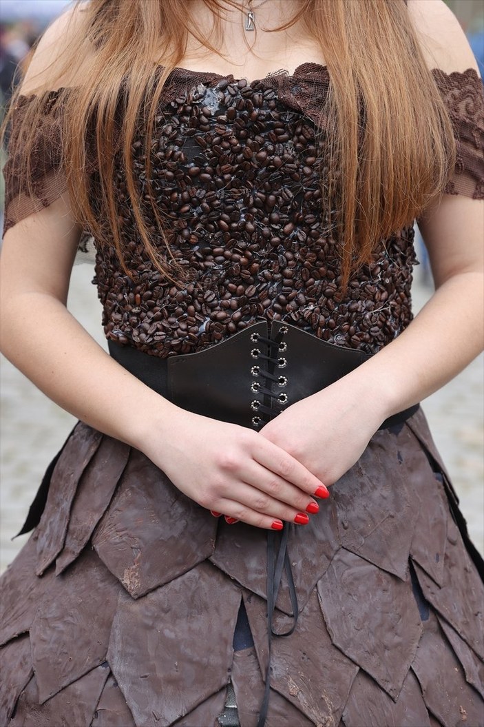 Edirne'de kahve ve çikolatadan yapılan elbise tanıtıldı