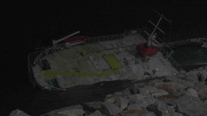 Maltepe’de lodos nedeniyle gemi battı