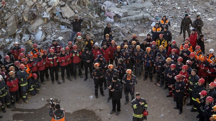 Baretli kahramanlar: Bir arama-kurtarma personeli bakın nasıl yetişiyor