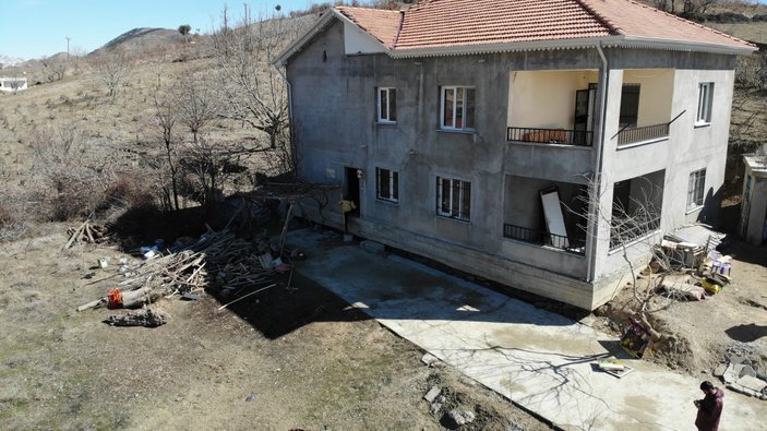 Adıyaman'da depremin ilginç etkisi ev yıkılmadan 2 metre ileriye kaydı