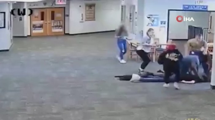ABD'de öğrenci şiddeti: Oyun konsoluna el koyan öğretmenine saldırdı