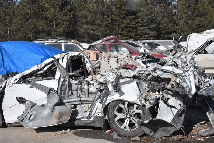 Elbistan'da depremde hasar gören araçlar kaldırılıyor