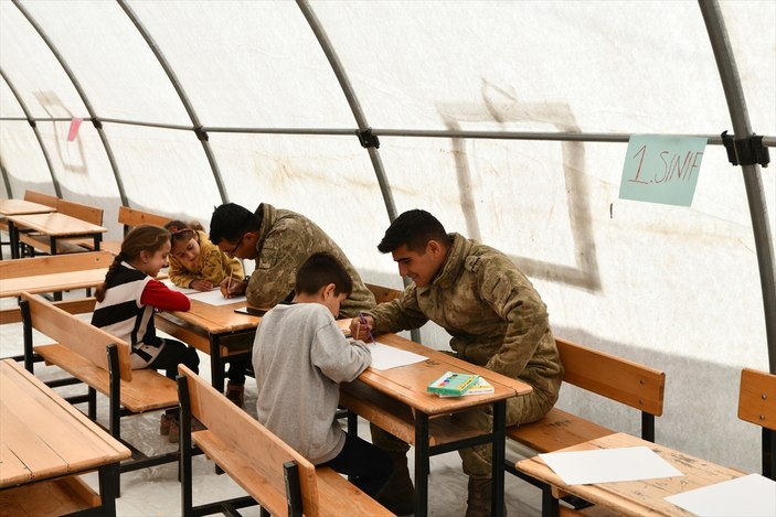 İçişleri Bakanı Süleyman Soylu'dan 'deprem sonrası asker çıkmadı' iddialarına yanıt