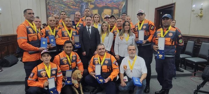 Venezuela Cumhurbaşkanı, Türkiye’den dönen ekibine madalya verdi #9