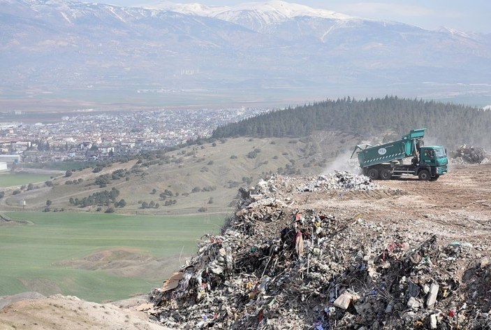 Depremin merkez üssü Kahramanmaraş'ta günde 45 bin ton enkaz kaldırılıyor