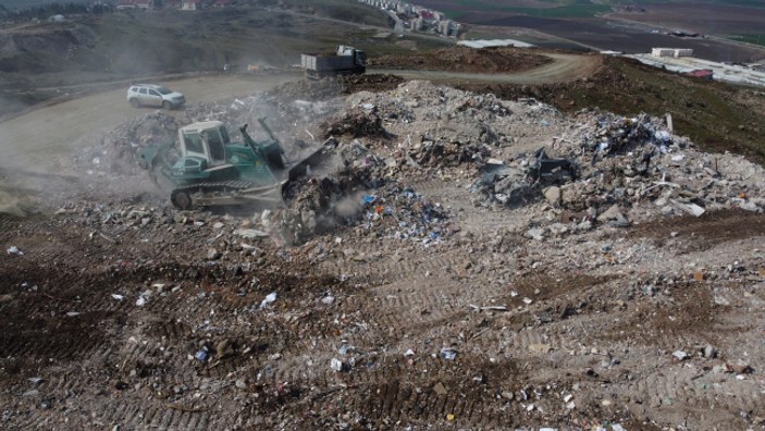 Depremin merkez üssü Kahramanmaraş'ta günde 45 bin ton enkaz kaldırılıyor