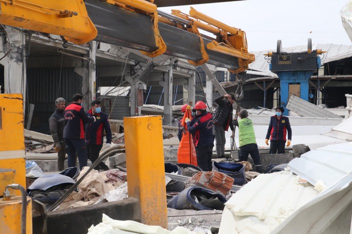 Depremin merkezi Kahramanmaraş'ta iş yerinin çatısı çöktü: 1 ölü