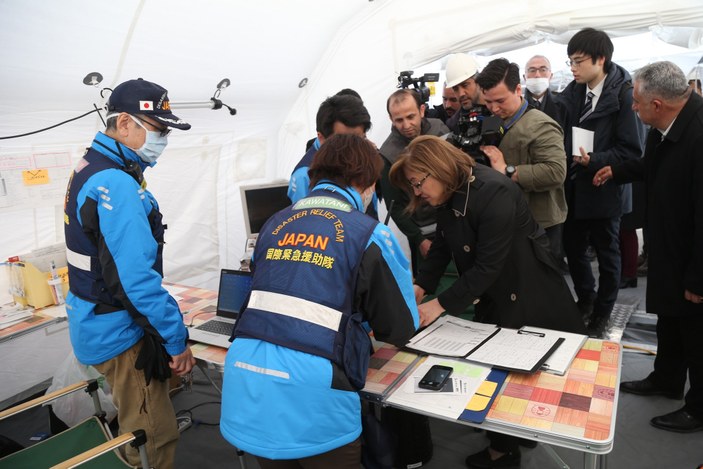 Japon ekip, Türkiye'deki en büyük sahra hastanesini Gaziantep'te kurdu