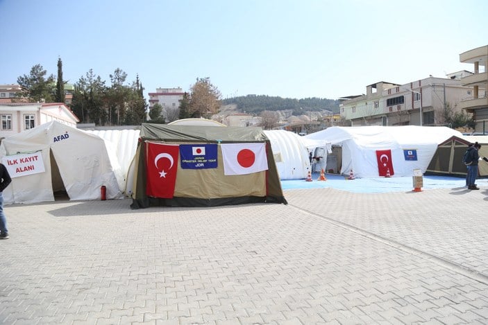 Japon ekip, Türkiye'deki en büyük sahra hastanesini Gaziantep'te kurdu
