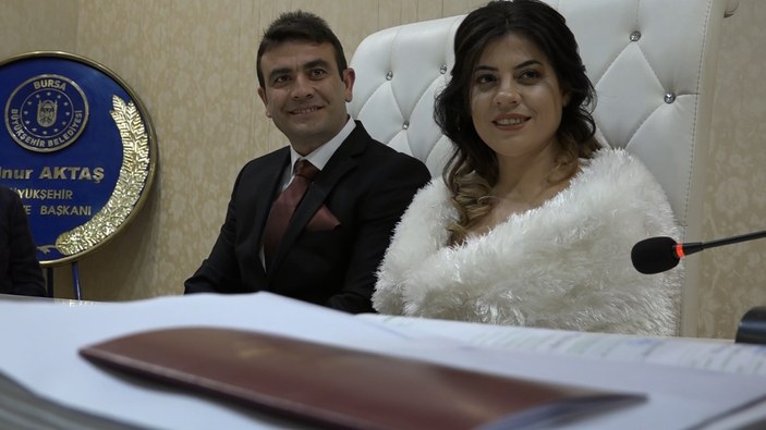 Hatay'da evleri yıkılan çift Bursa'da evlendi