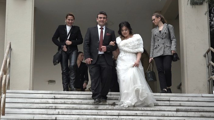 Hatay'da evleri yıkılan çift Bursa'da evlendi