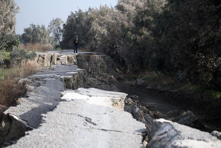 Hatay’ın kuş cennetindeki yolun 2 kilometresi depremde yarıldı