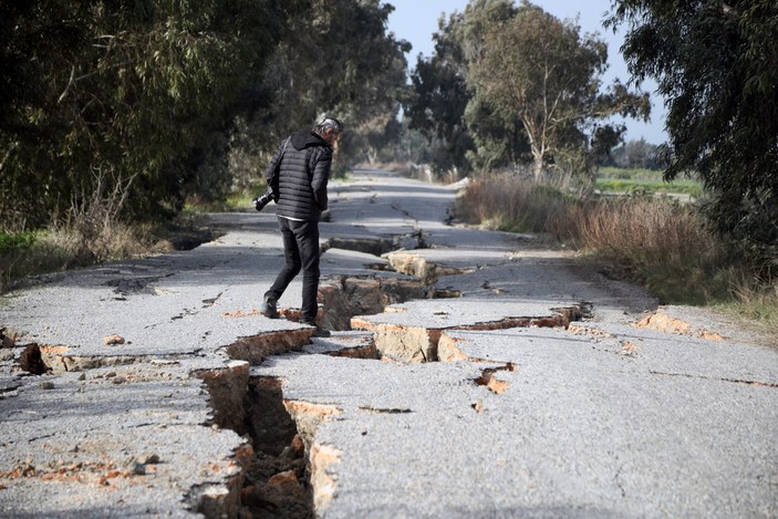 Hatay’ın kuş cennetindeki yolun 2 kilometresi depremde yarıldı