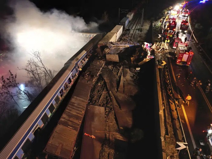 Yunanistan'da tren kazası: 19 ölü, 82 yaralı