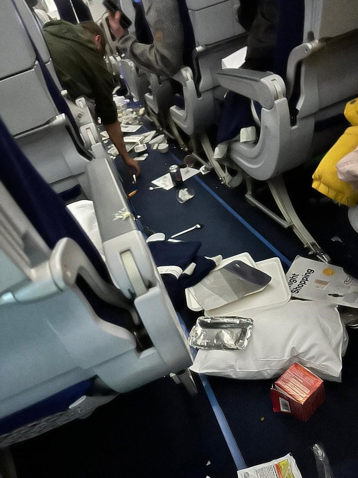 ABD'de uçağa yıldırım düştü: 7 yolcu yaralandı