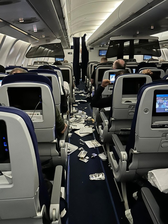 ABD'de uçağa yıldırım düştü: 7 yolcu yaralandı