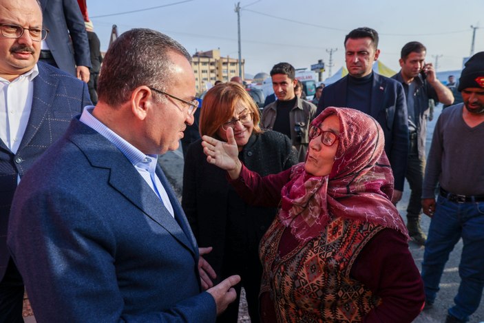 Bekir Bozdağ, İslahiye'deki konteyner kenti ziyaret etti