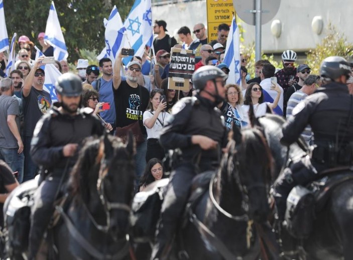 İsrail’de yargı reformu protestosunda polisten göstericilere sert müdahale