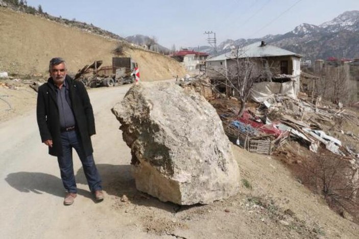 Kahramanmaraş'ta köylülerin kaya parçası korkusu