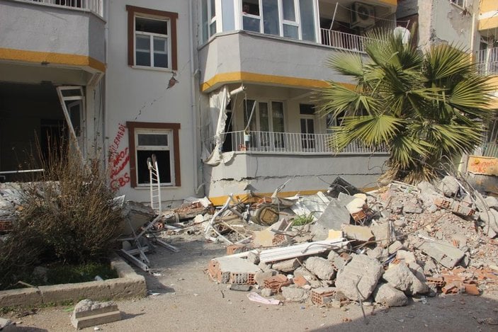 Adıyamanlı gazeteci depremde annesini ve kardeşini kurtardı