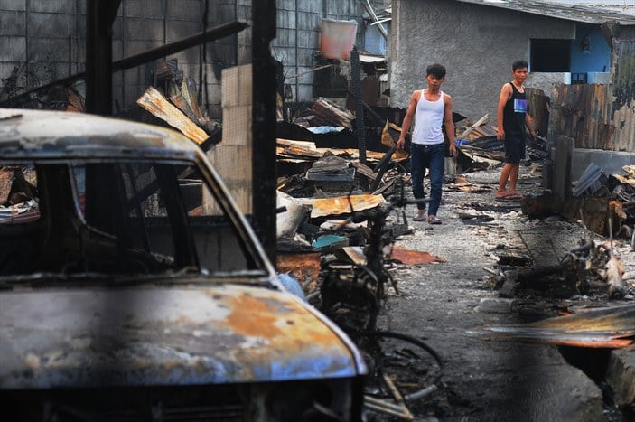 Endonezya'da akaryakıt deposunda çıkan yangında ölenlerin sayısı 18'e yükseldi