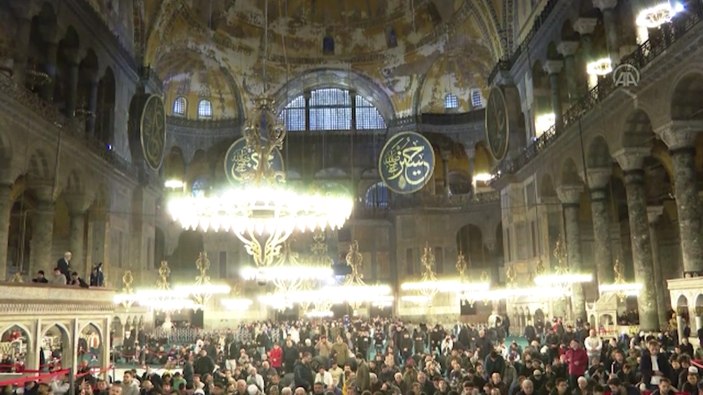 Berat Kandili nedeniyle Ayasofya Camii'ne akın edildi