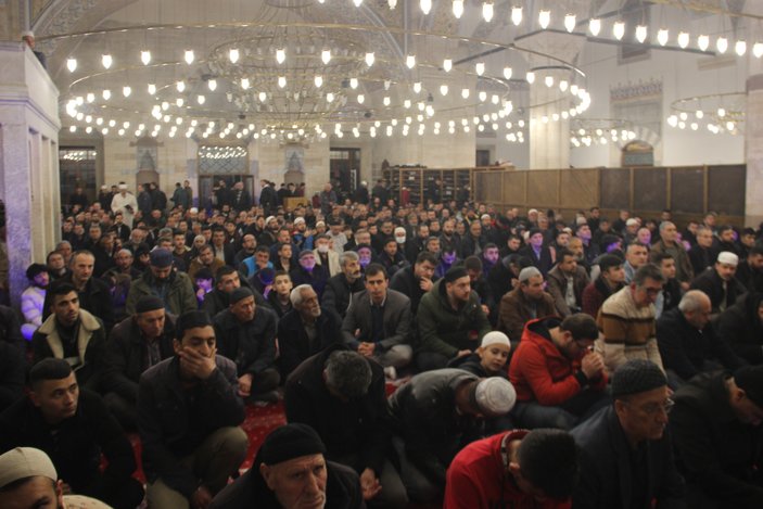 Berat Kandili nedeniyle Ayasofya Camii'ne akın edildi