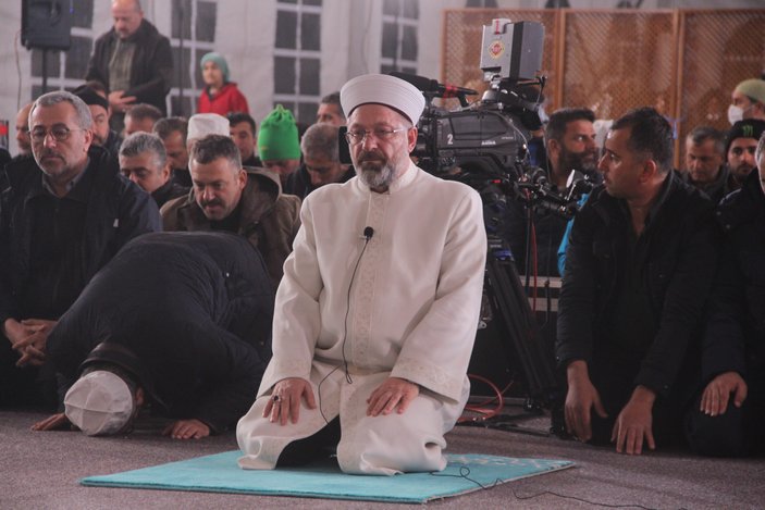 Berat Kandili nedeniyle Ayasofya Camii'ne akın edildi