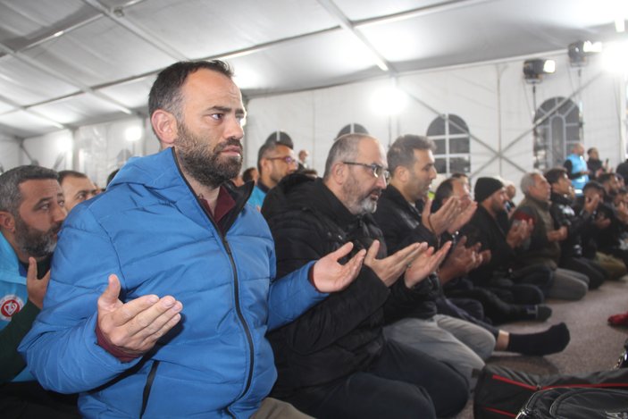 Berat Kandili nedeniyle Ayasofya Camii'ne akın edildi