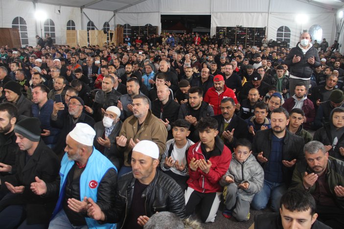 Berat Kandili nedeniyle Ayasofya Camii'ne akın edildi