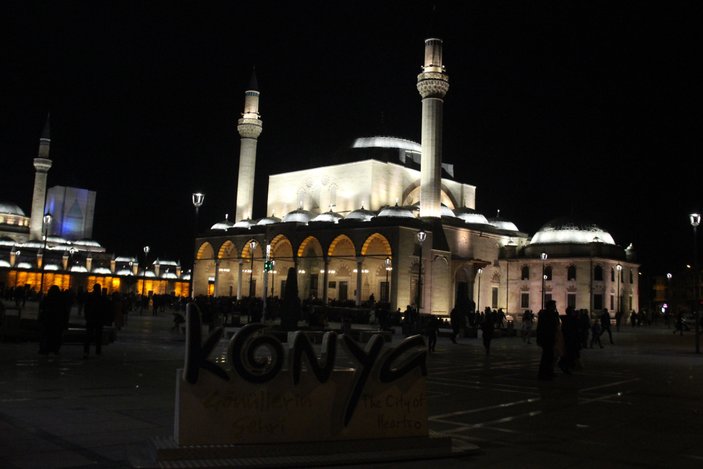 Berat Kandili nedeniyle Ayasofya Camii'ne akın edildi