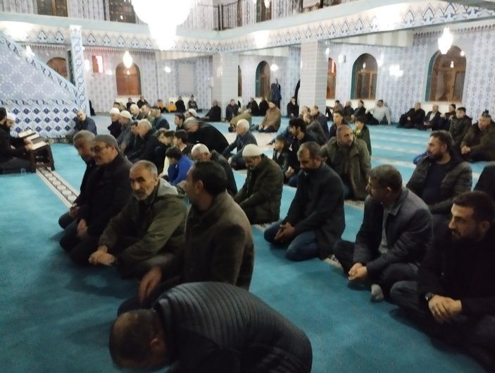 Berat Kandili nedeniyle Ayasofya Camii'ne akın edildi