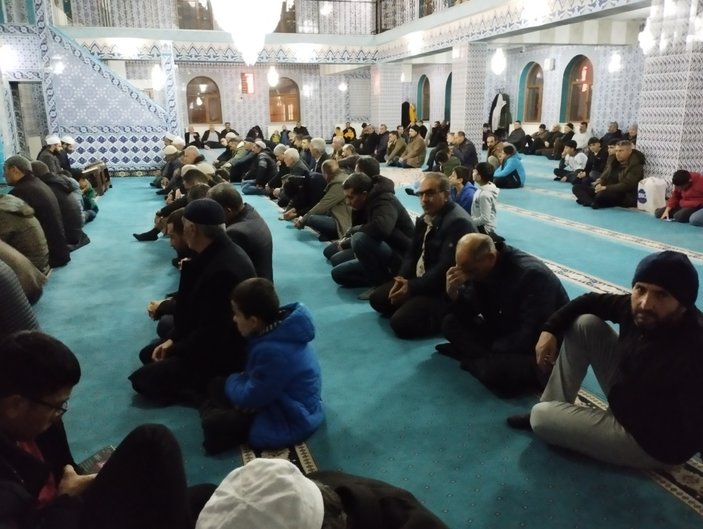 Berat Kandili nedeniyle Ayasofya Camii'ne akın edildi