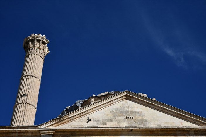 Gaziantep'te tarihi cami depreme dayanamadı