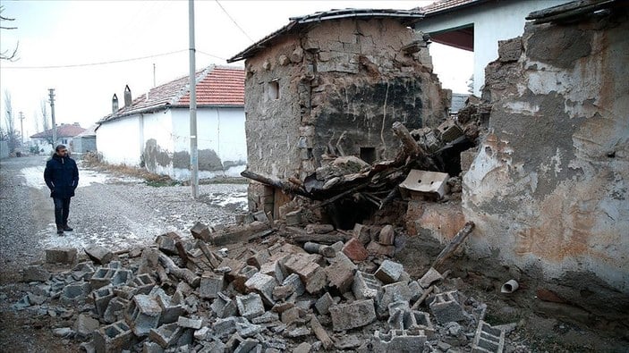 Kayseri'de 584 bina ağır hasarlı olarak tespit edildi