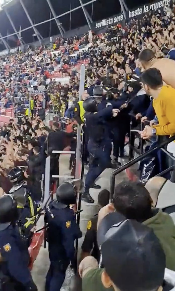 İspanyol polisi, Fenerbahçe taraftarlarına saldırdı