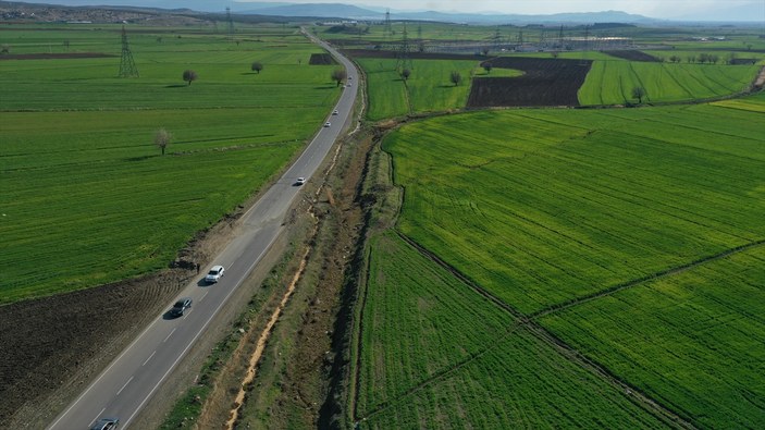 Kahramanmaraş'ta depremin yolda yarattığı kaymanın havadan görünümü