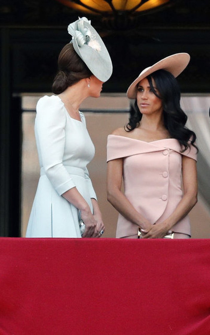 Kate Middleton askeri kamuflaj giydi