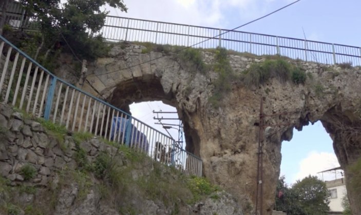 Deprem felaketinde adeta yerle bir olan Hatay Antakya'da 2000 yıllık su kemeri ayakta kaldı